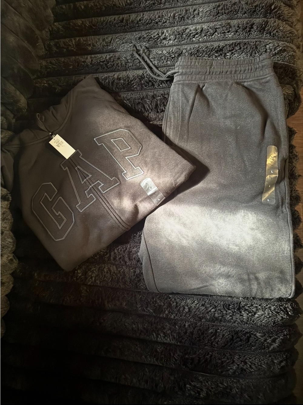 GAP Men’s black Fleece Hoodie & Jogger Set